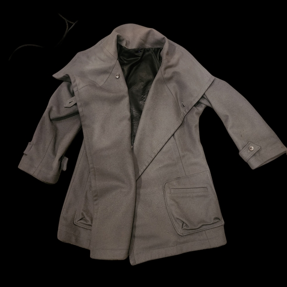 BILLTORNADE Chic Grey Coat - Picture 5 of 13